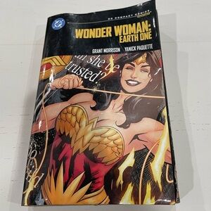 DC Comics Wonder Woman: Earth One. Book, comic book. Paperback